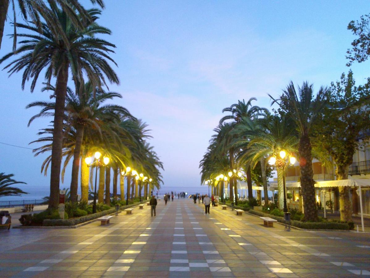 R1372 Toboso 2 Apartment Nerja Luaran gambar