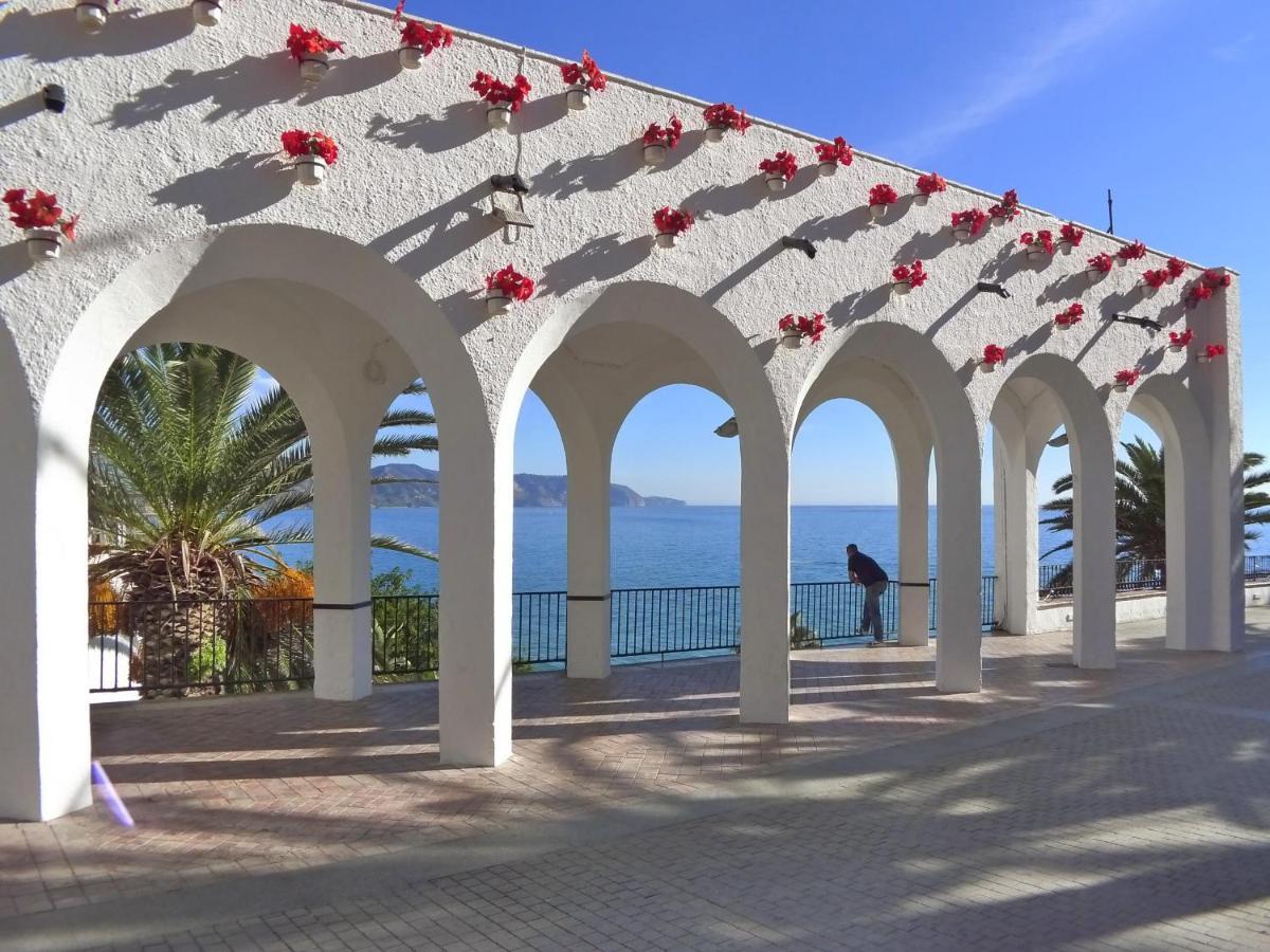 R1372 Toboso 2 Apartment Nerja Luaran gambar